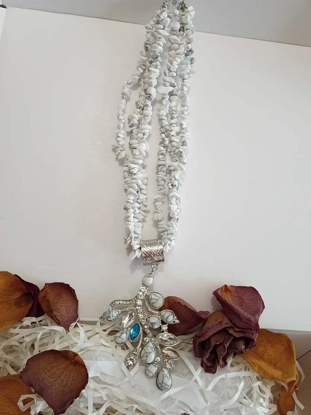 JTV White Howlite Chip Necklace with Silver Leaf Pendant and Aquamarine Accent